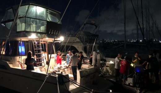 沖縄のクルーザーでナイトディナーを楽しみました。